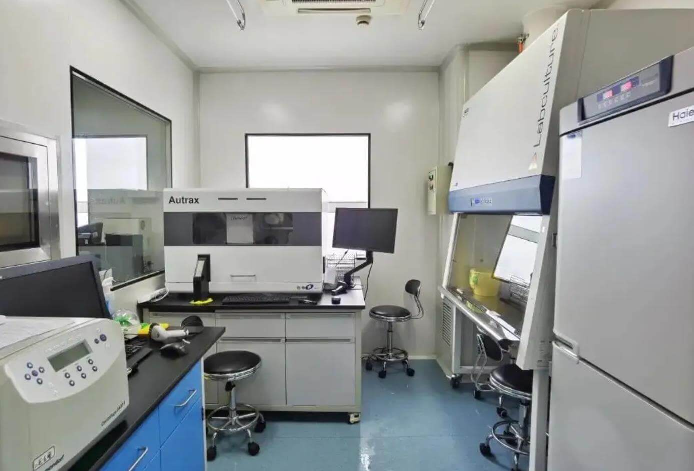 實(shí)驗(yàn)室設(shè)備